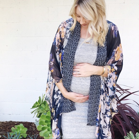 Meet Your Posher!✌🏻️ TOP 10% SELLER!! - Picture 6 of 7